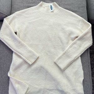 White high neck sweater